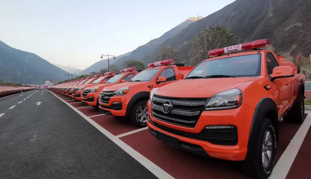 5吨四驱皮卡型森林消防车具备翻山越岭的能力,是以水灭火系统的关键