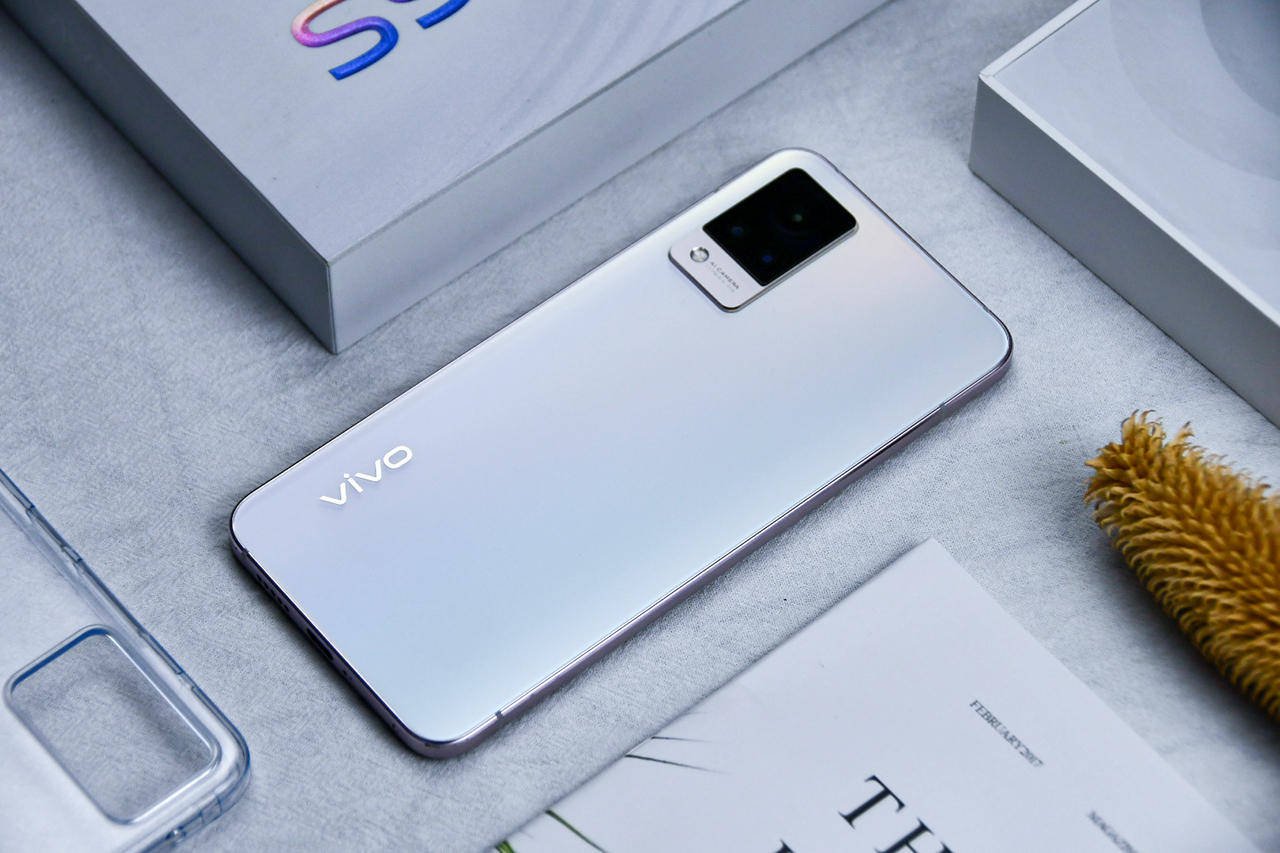 vivo品牌再次为年轻朋友带来一款轻薄自拍旗舰——vivo s9系列手机