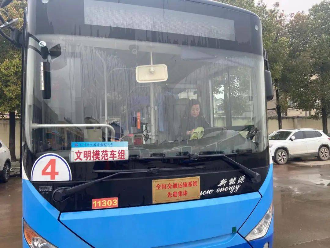 劳模风采她用女性的柔韧书写着一名荆州女公交驾驶员的刚强