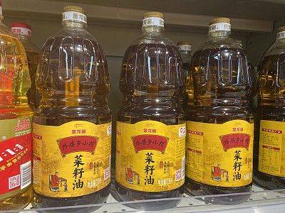 炒菜油怎么选菜籽油还是花生油营养师差别不止一点