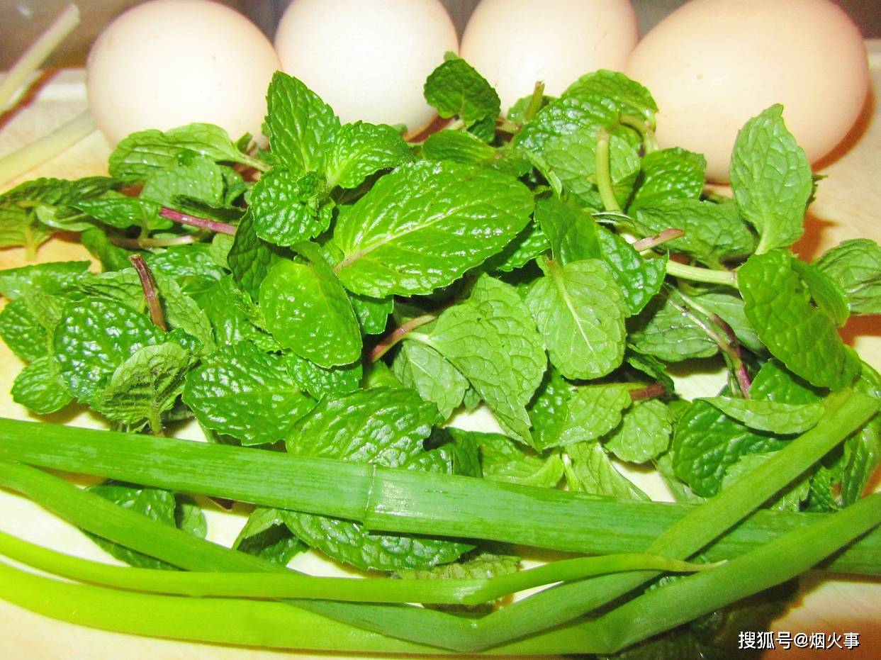 原创这种野菜叫石香菜,味道很特别,用来摊鸡蛋清香扑鼻,你吃过吗?