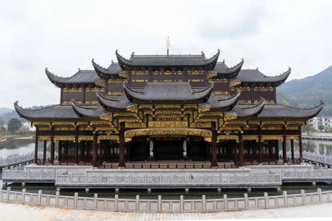 3月17日,迄今为止亚洲最大的水上古戏台——江西乐平洪岩水上古戏台