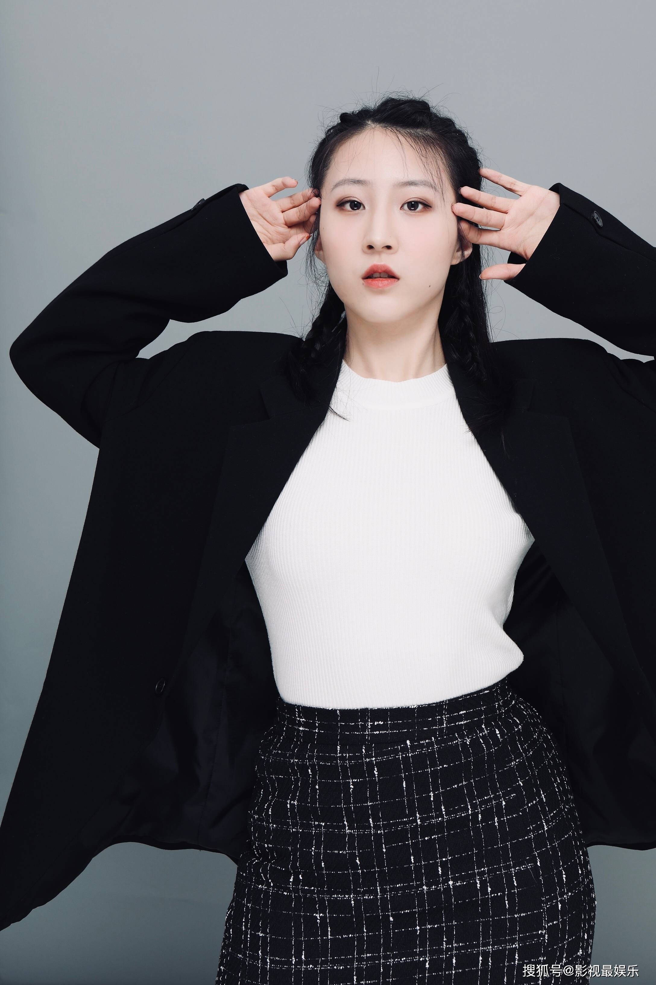 95后女演员胡晟益最新写真,充满着清纯质感