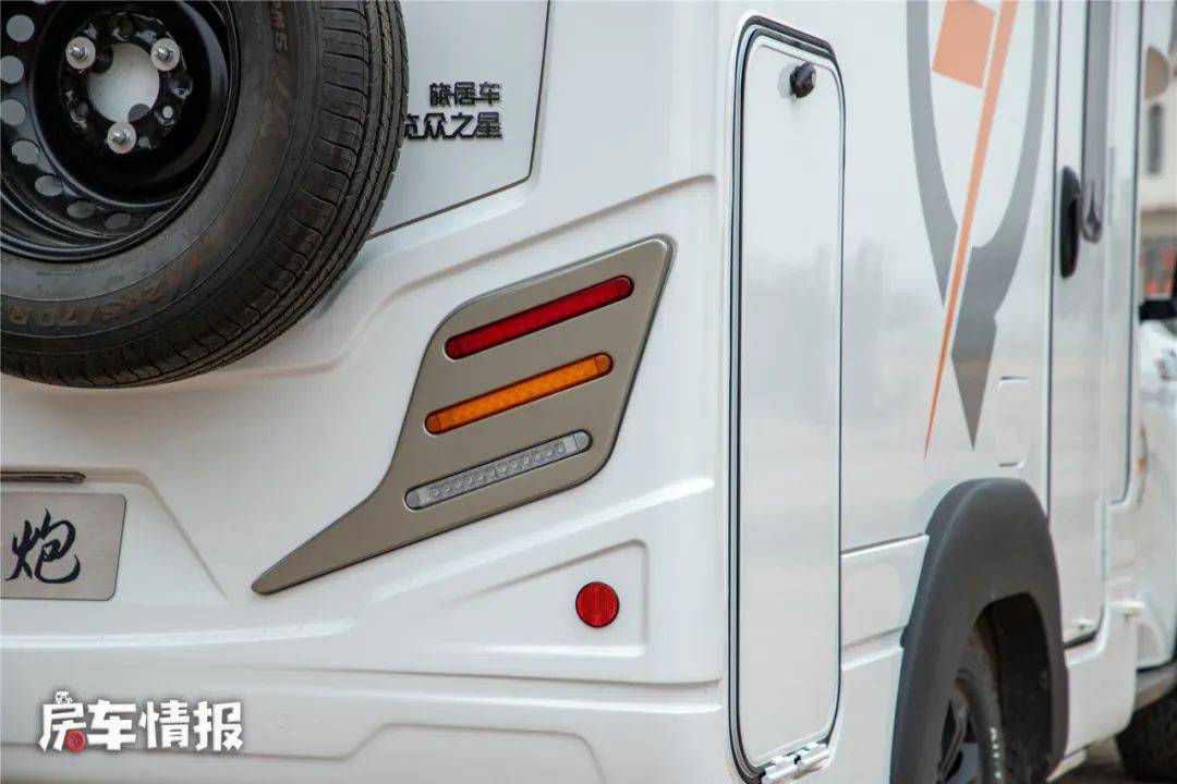 长城炮房车实拍,适时四驱 差速锁越野性能更强,适合3口自驾游