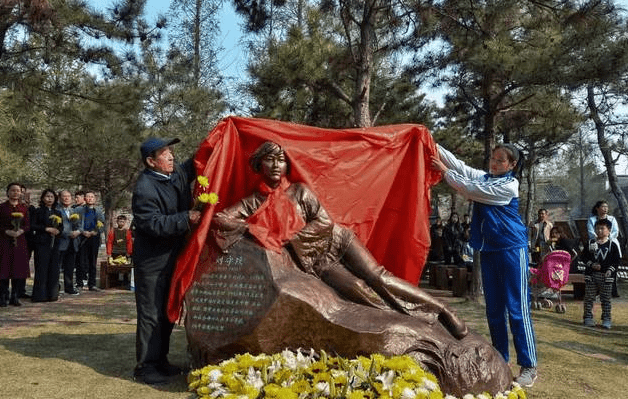 原创女兵刘守玟生于大户人家却在18岁英勇献身经74年终魂归故里