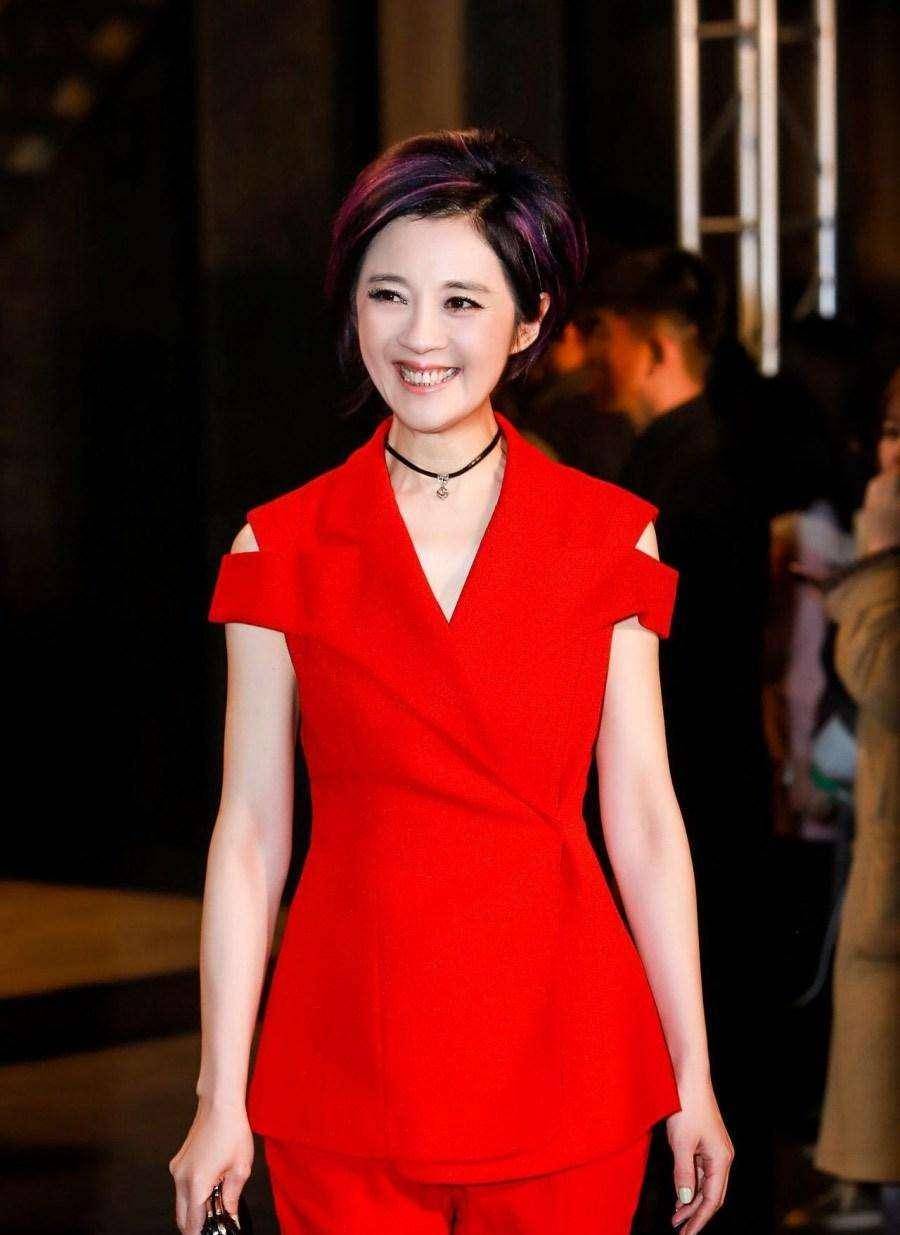 原创才女许戈辉天生丽质她女儿好可爱她的婚姻为何备受争议