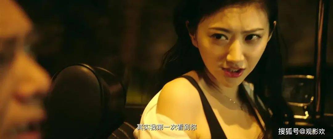 在主演周润发,谢霆锋和《澳门风云》后,景甘改变路线转战好莱坞,主演