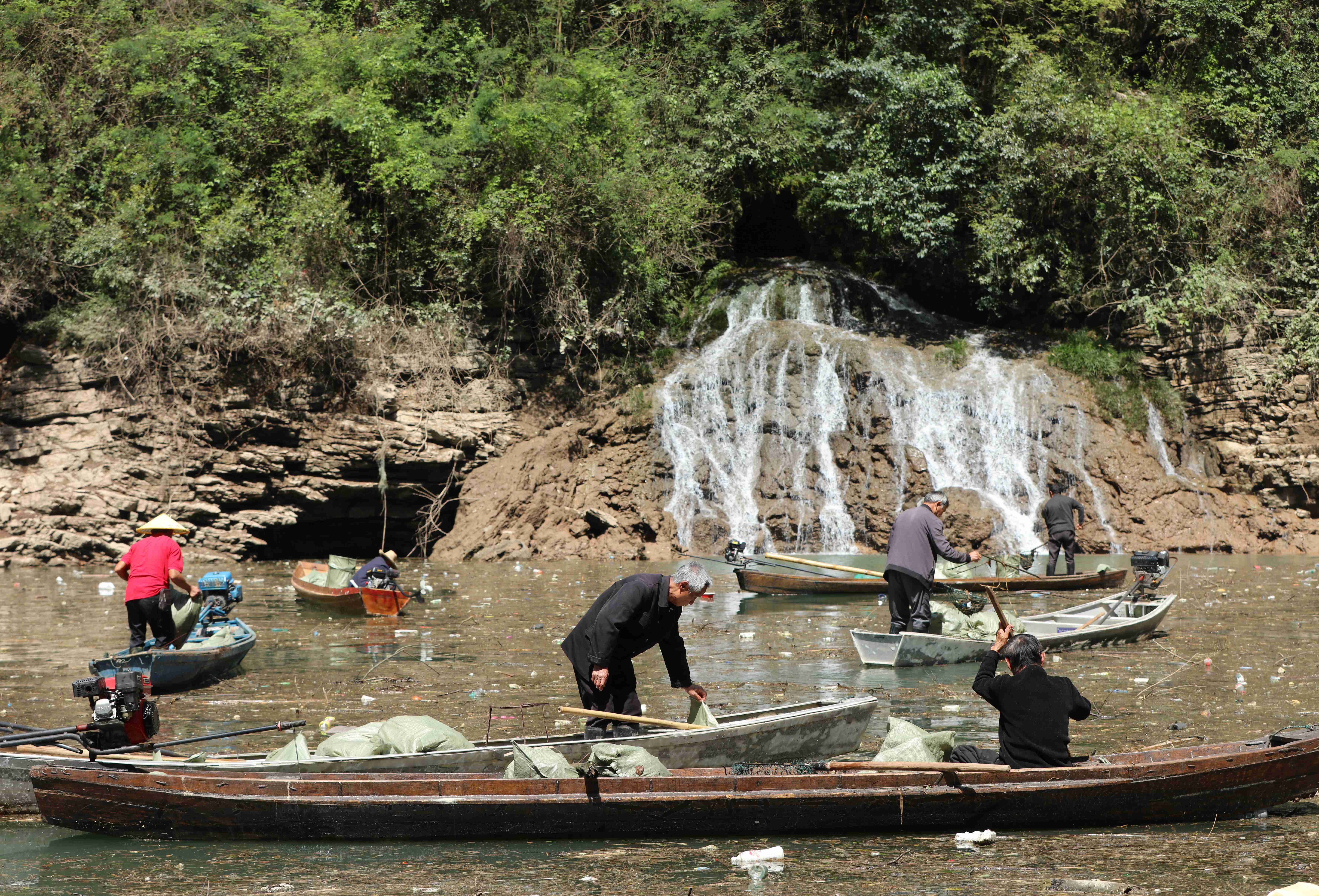 张家界茅岩河景区:河道清漂护生态