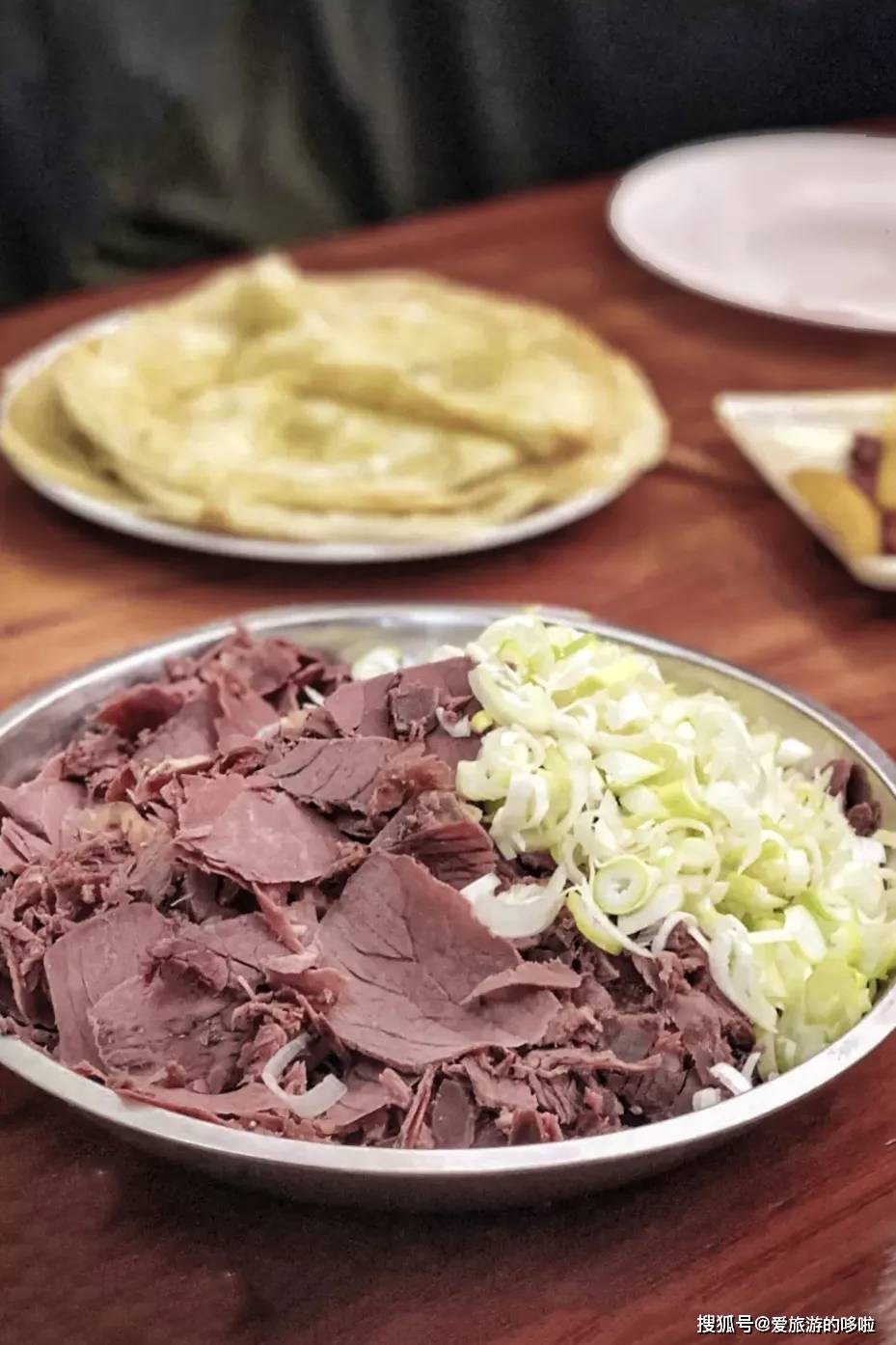 山西长治·驴肉甩饼油香四溢的大饼卷驴肉伊伊春饼,多家连锁店老昌