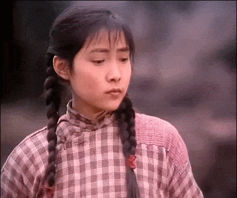 次年电影公映,她也考上了北电,大刀阔斧地进军影视圈了.