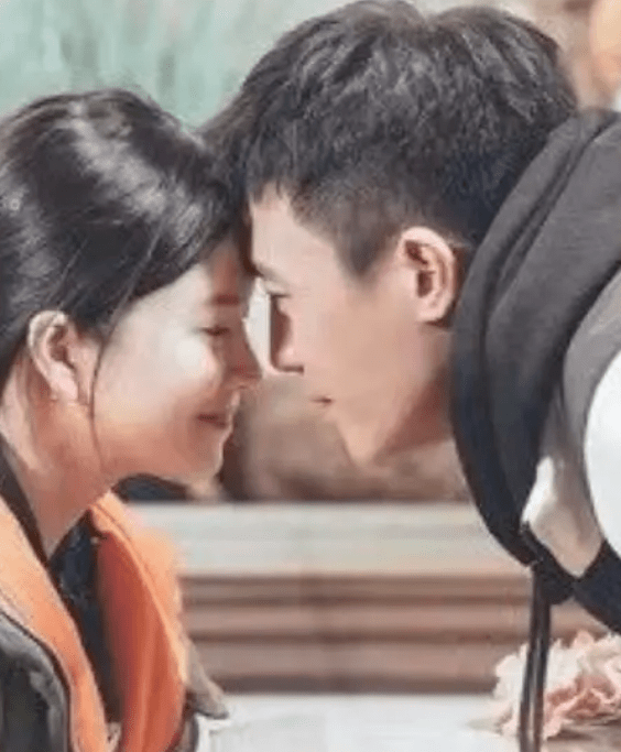 王灿力挺老公舞蹈甜喊杜淳舞王,孕晚期肚大如箩,穿着时尚气色好