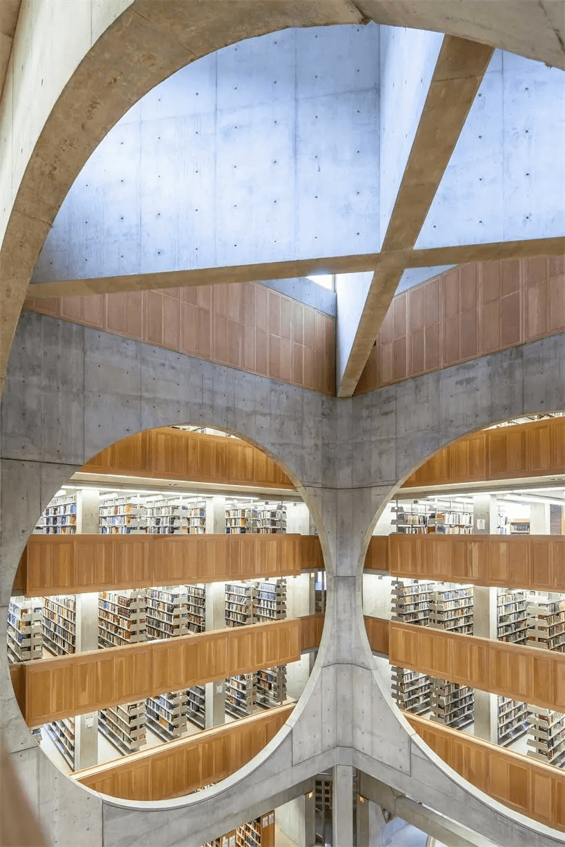 菲利普斯埃克塞特图书馆是建筑瑰宝之一,也是路易·康最优秀的建筑物