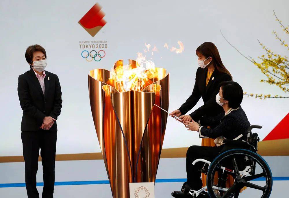 日本东京奥运会火炬传递正式开始 现场画面.
