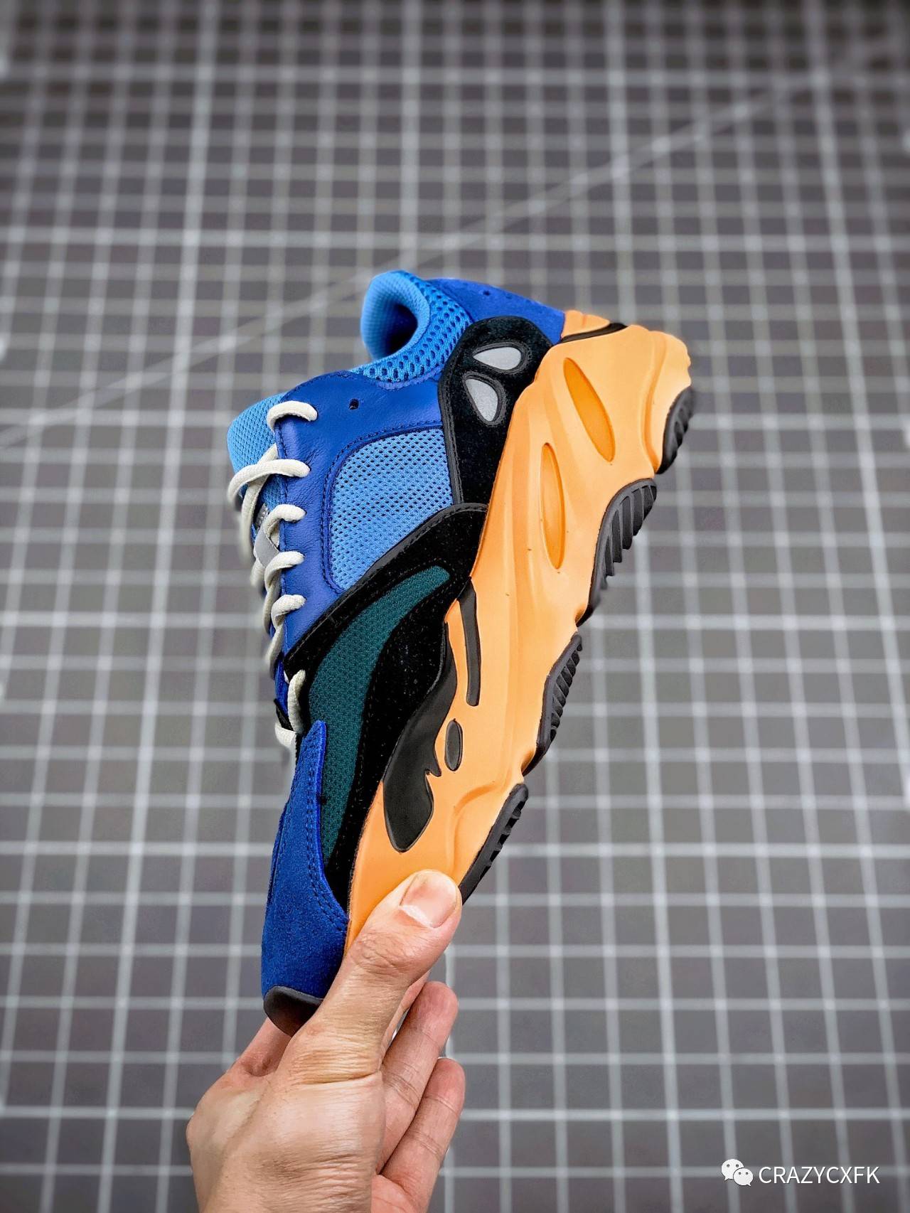 阿迪达斯椰子 yeezy boost 700 bright blue 蓝橘运动