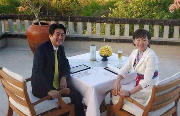 安倍昭惠和安倍政治联姻婚后酗酒我行我素宠爱不曾改变