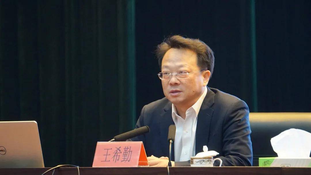 走进泰州中学清华大学常务副校长王希勤教授专题报告会