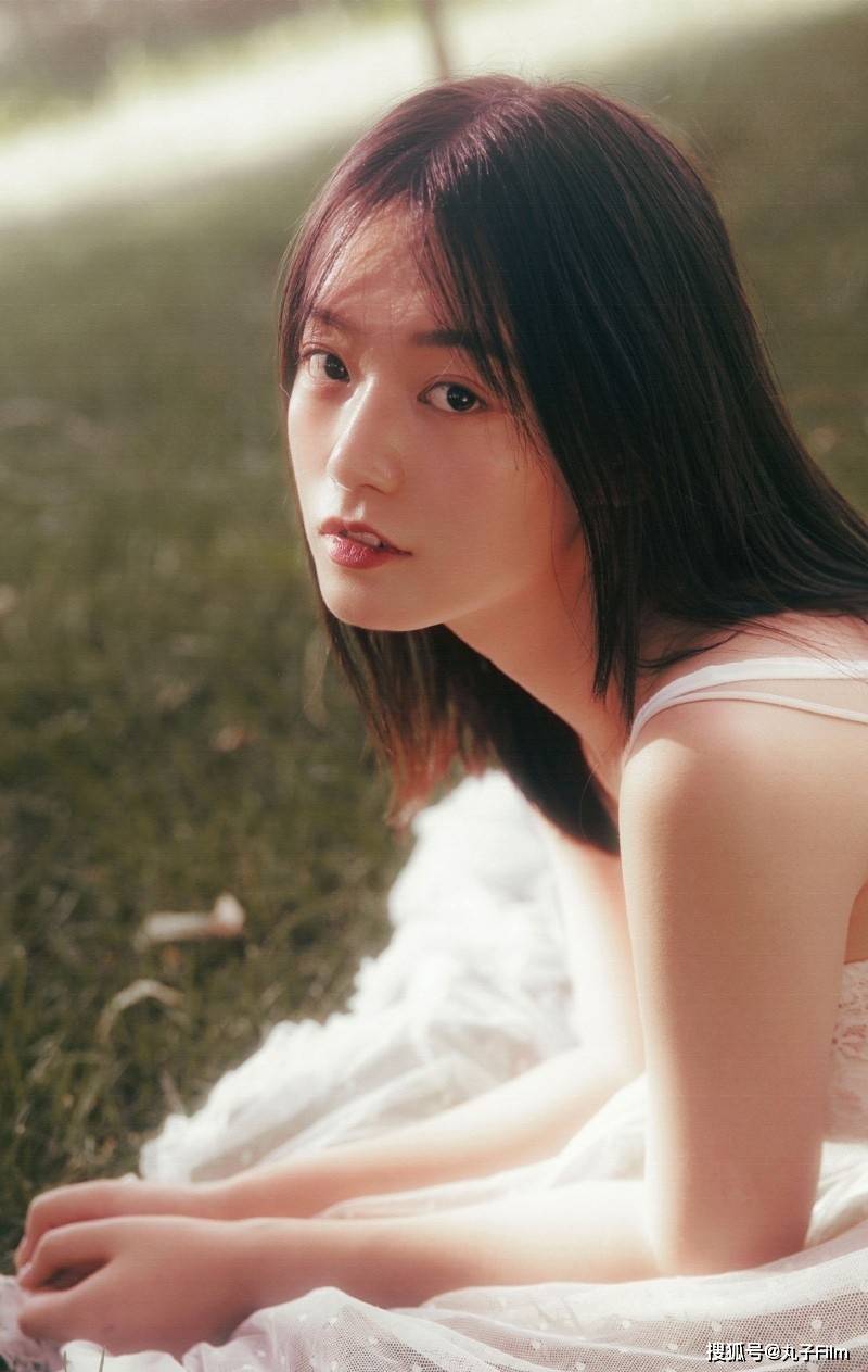 性感美女时尚写真:森系少女白裙飘飘,清新脱俗!