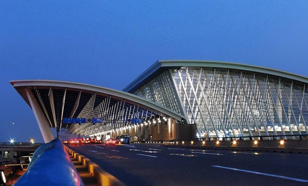 上海浦东国际机场停车收费多少钱一天,机场航站楼停车场收费标准