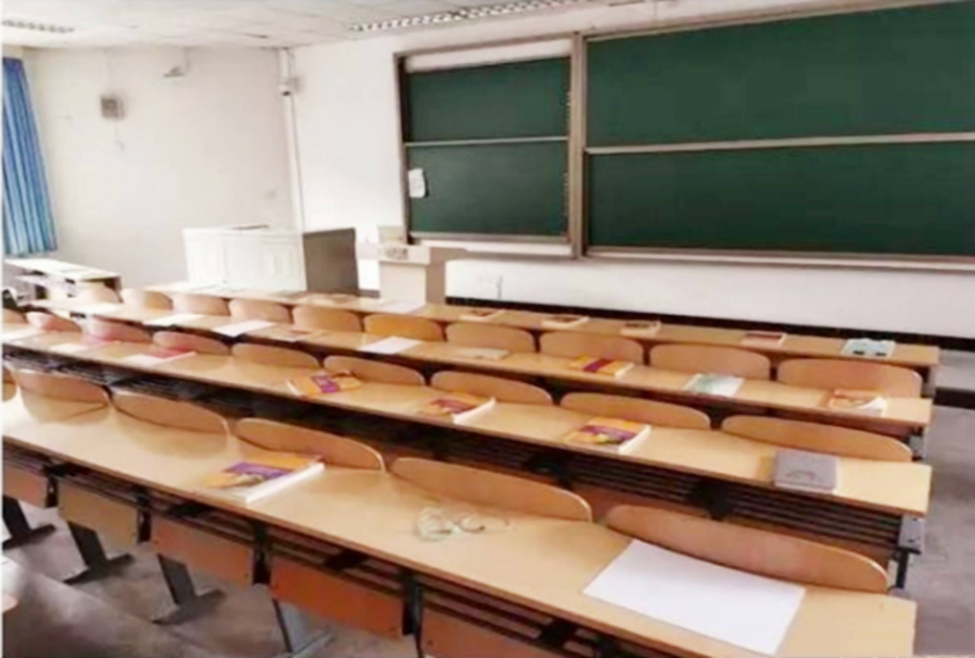 原创有种"内卷"叫大学生抢座,清华凭此上热搜,网友:高学历低素质