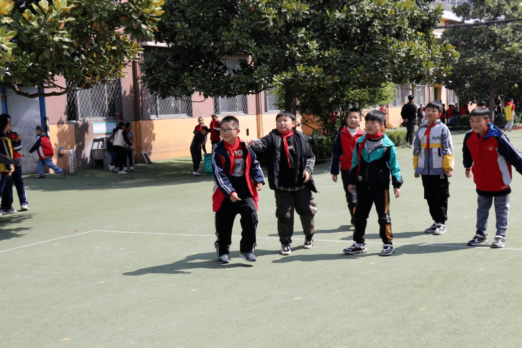 滕州市第四实验小学英才校区开展阳光大课间活动