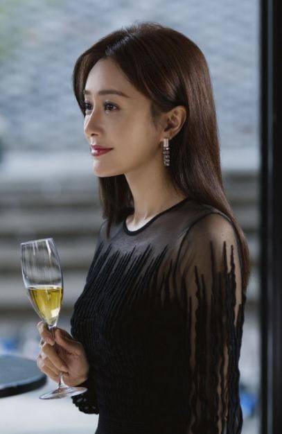 秦岚美得毫无年龄感理智派生活姐弟恋太甜