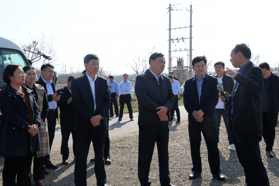 济宁市委副秘书长张斌举一行到枳沟镇考察