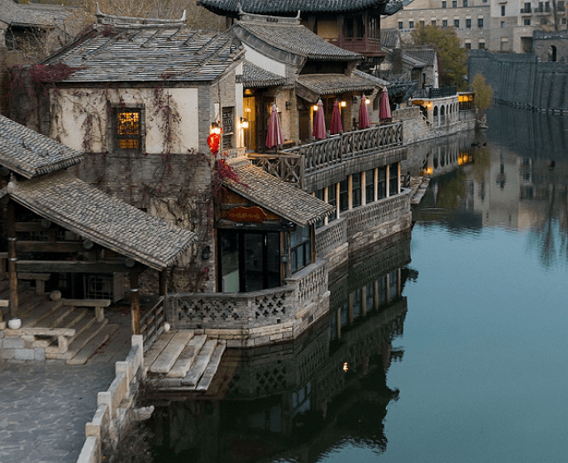 长城下的一处小镇,景色堪比江南水乡,美食极具老北京风味