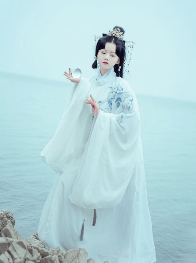 四套白色系汉服,素净又不失华贵,是你心目中的白月光吗