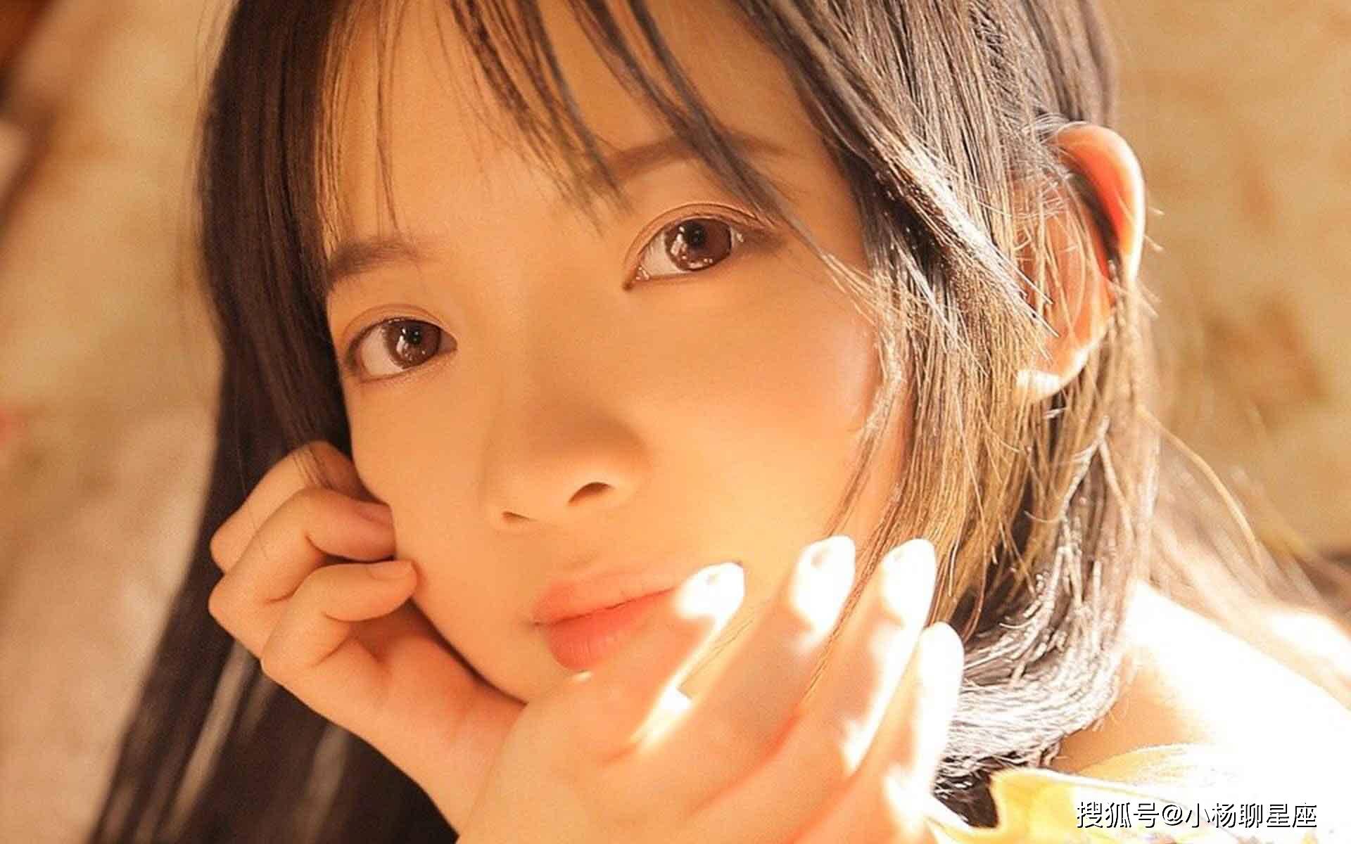 原创长大了还爱吃糖果的3大星座女,娃娃脸模样,特招男生喜欢!