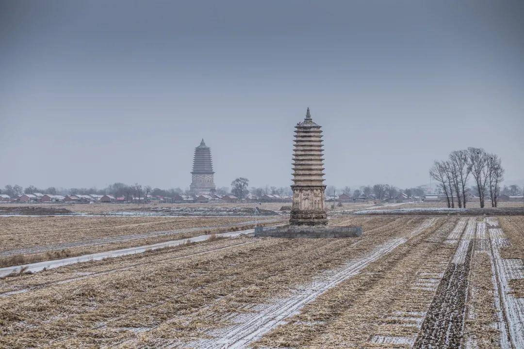 内蒙古宁城大明塔与辽塔.