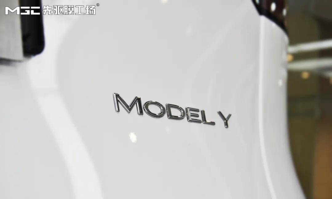 简到极致就是潮到爆 | 特斯拉modely白色 罗利普斯rs90车衣