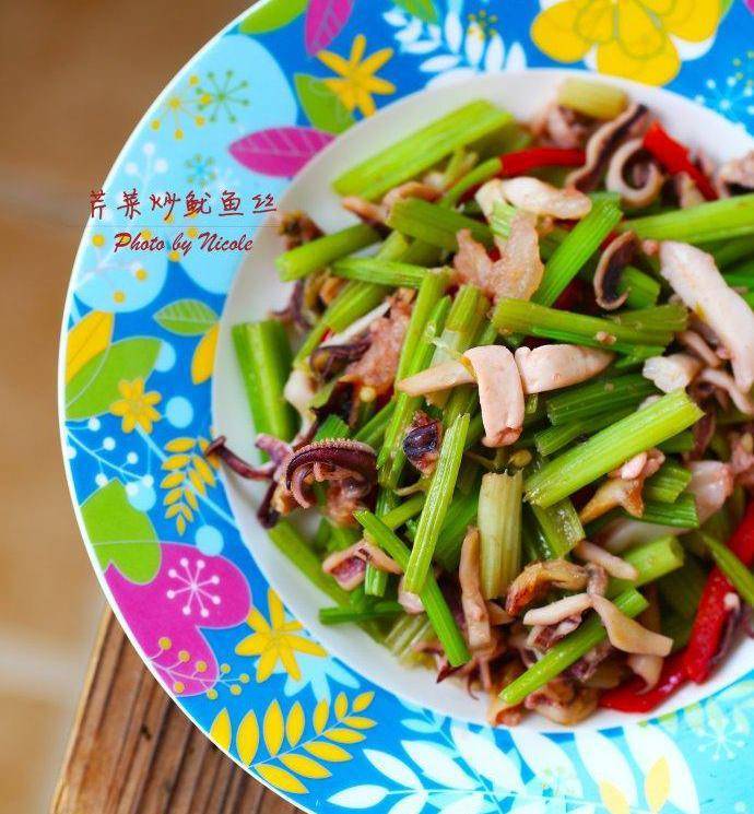 原创#新春悠享家#新年餐桌上的惹味小炒:芹菜炒鱿鱼丝