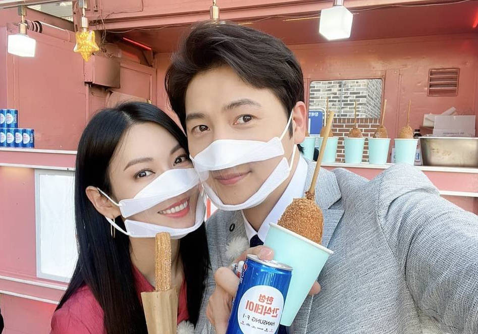 金素妍李尚禹夫妻合体 但都被戴的口罩抢风头