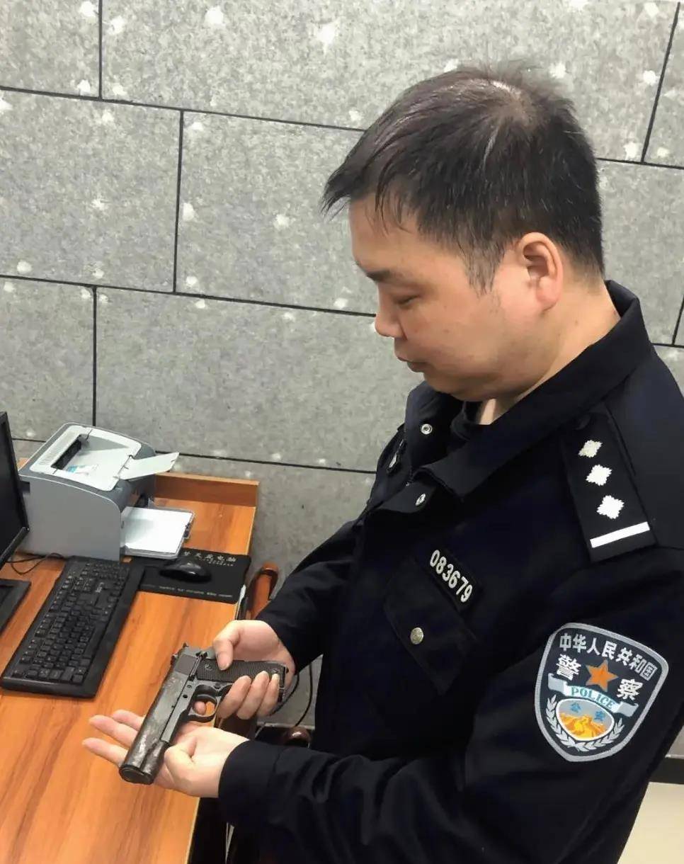 孝感男子非法携枪欲打鸟,抓!