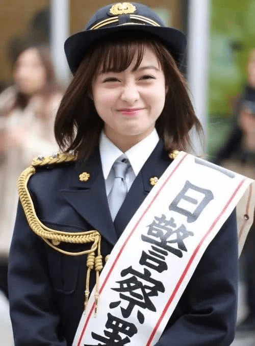 不过在面对犯罪者们,日本警察该狠的时候还是会狠起来的.