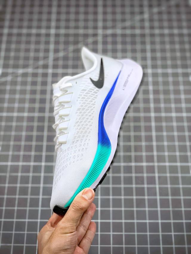 耐克飞马37跑鞋nikeairzoompegasus开箱手持评测