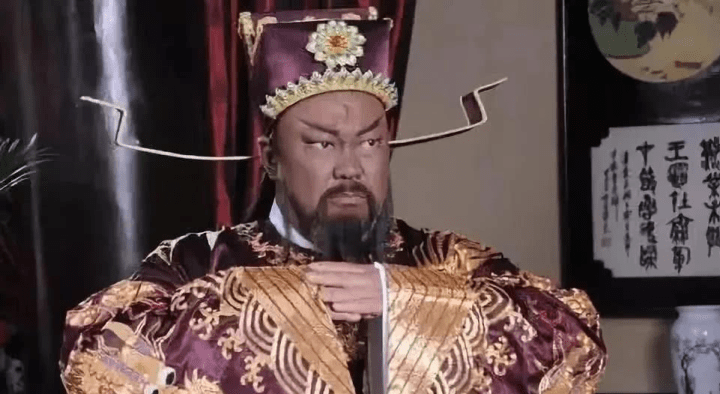 回到朝廷后的包拯被宋仁宗破格提拔为"枢密院副使",成了宋朝的国防部