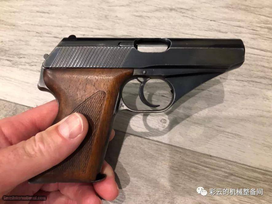 32acp),弹容量8发,采用自由枪机原理