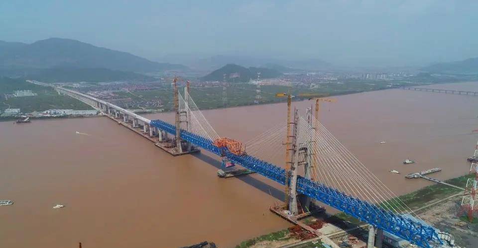 杭绍台铁路椒江特大桥昨日合龙!建成通车后,杭州到台州只需1小时