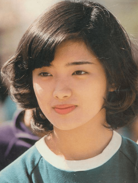 曾经红极日本的一代传奇偶像!山口百惠年轻的时候有多美?