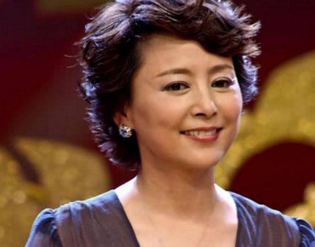 在80和90年代,演艺圈诞生了许多优秀的女演员,24岁的张瑜成为了影后