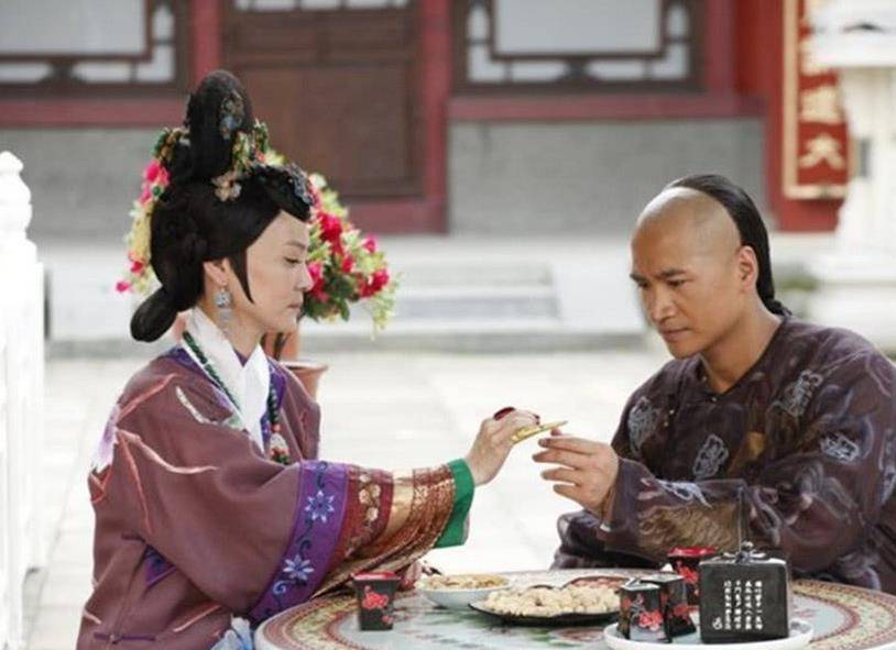 但是后来乌雅氏却没有放弃,最后凭借自己的手段和容貌成功再一次获得