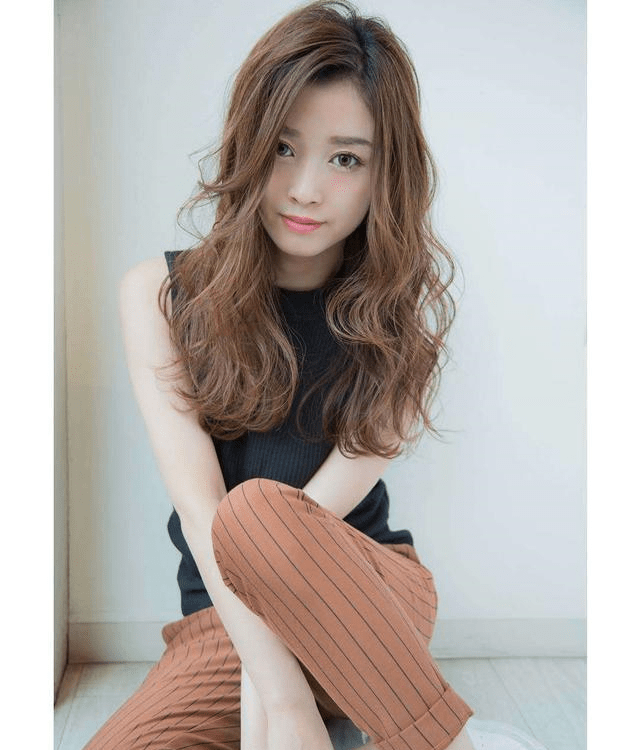 什么发型减龄又时尚试试这三种柔卷发简单随意又显皮肤白