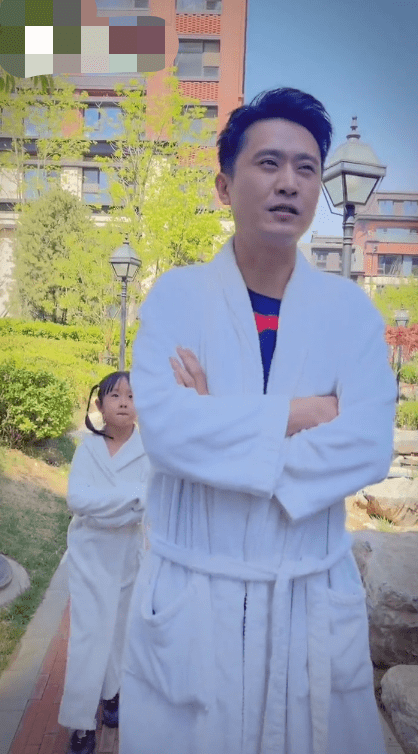 原创央视主持杨帆也焦虑?要给女儿报6个最贵的培训班,每天上6小时