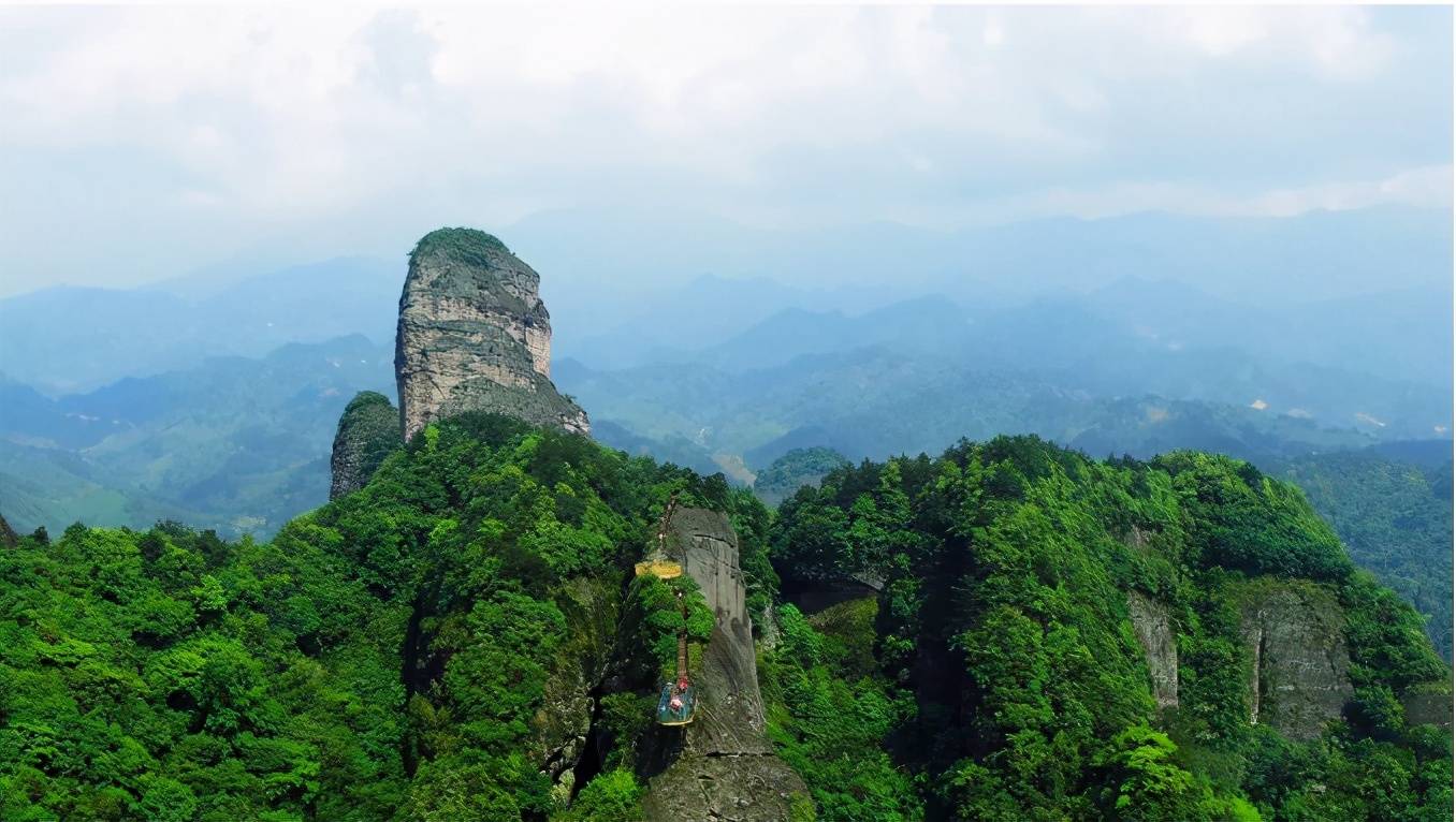 近期,资源县天门山也迎来了一波客流小高峰,来自全国各地的游客纷纷前