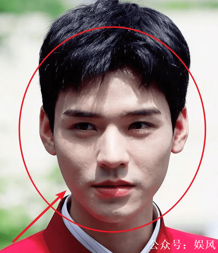 龚俊最新路透,脱离厚重滤镜的生图引热议,皮肤状态一目了然