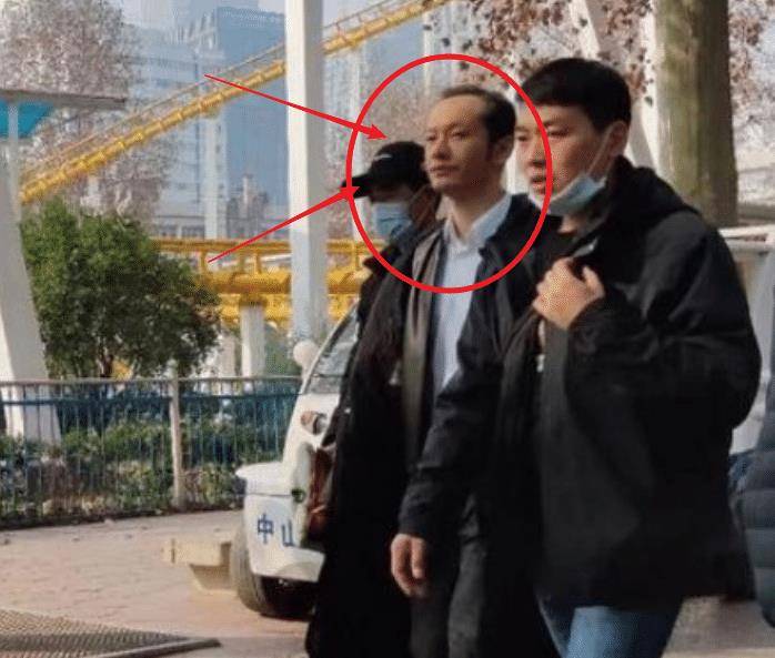 黄晓明《戴假发的人》路透,秃顶造型太抢眼,确定我没有认错人?