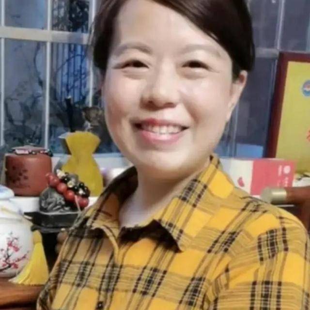 郭威带着老婆孩子,岳父岳母,大舅子小姨子一大家人奔赴江西九江,与许