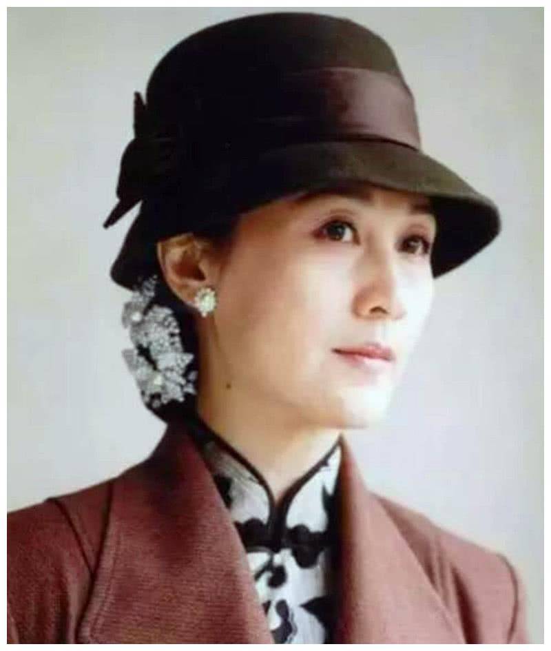 这位80年代的冰美人,嫁给教授幸福33年,如今58岁容貌不输刘晓庆_刘冬