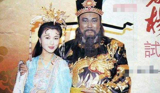 她曾是亚视一姐,邓萃雯眼红她,雪藏淡出12年后如今生活幸福!